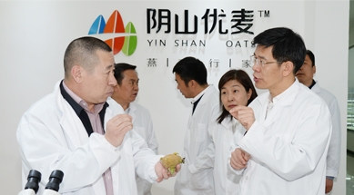 內蒙古自治區(qū)政府副主席黃志強考察、調研我公司